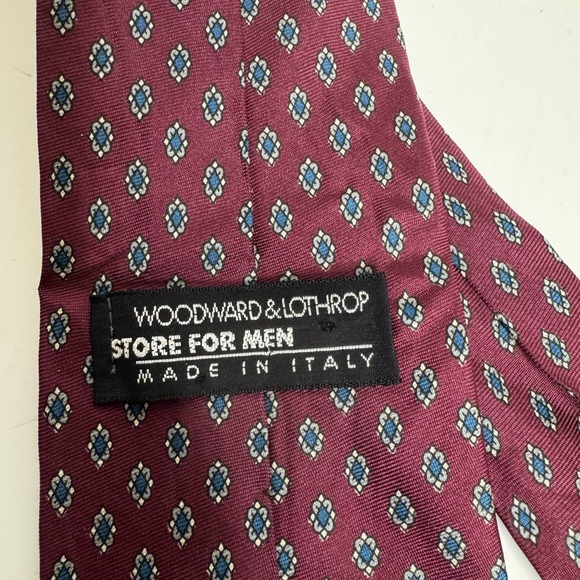 Woodward & Lothrop Store For Men 100% Silk Tie made in Italy. (A) - Picture 5 of 5